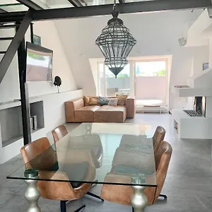 Schoene Dachgeschoss-maisonette , Munich Germany